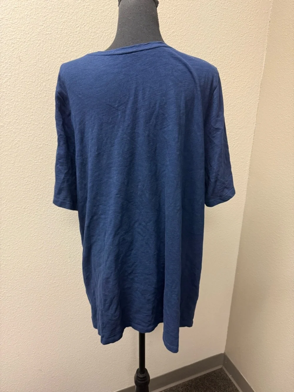 Catherines 1X Navy V Neck Graphic Tee Boho Stripe Print Plus Size Top - Picture 5 of 10